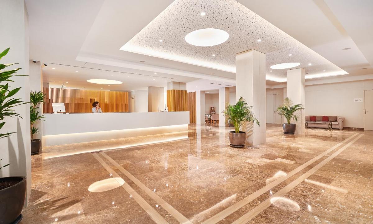 El vestíbulo o zona de recepción de Hipotels Said