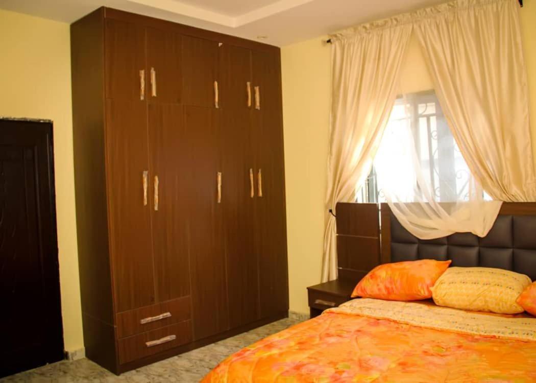 Suitetrails - A lovely 3bedroom apartment lifecamp