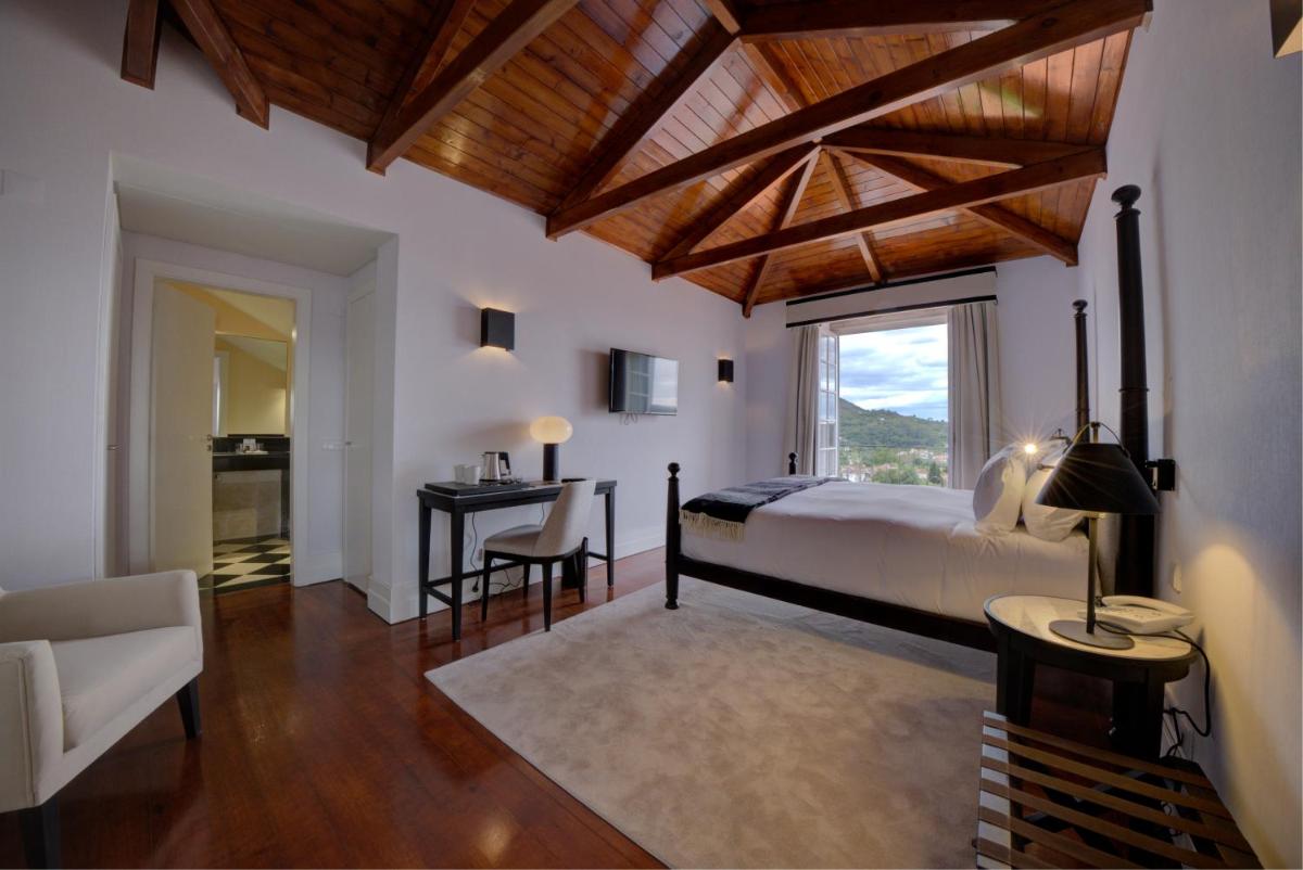 Uma cama ou camas num quarto em Octant Lousa