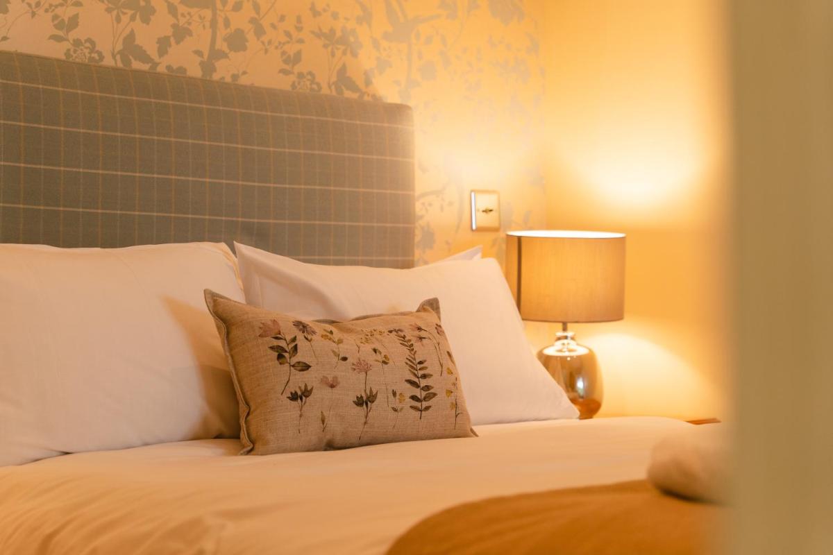 Fox And Hounds Llancarfan - Housity