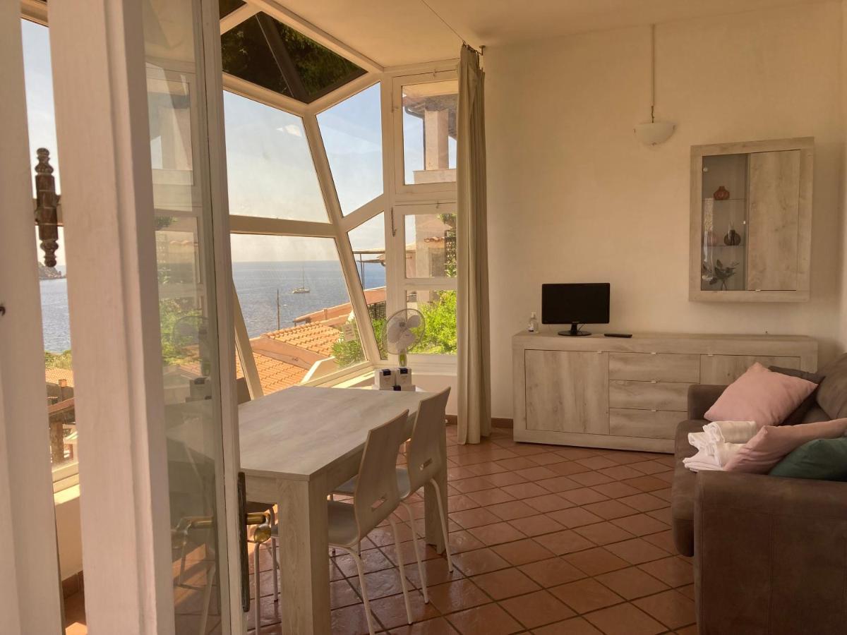 Vetrata sul mare - Housity