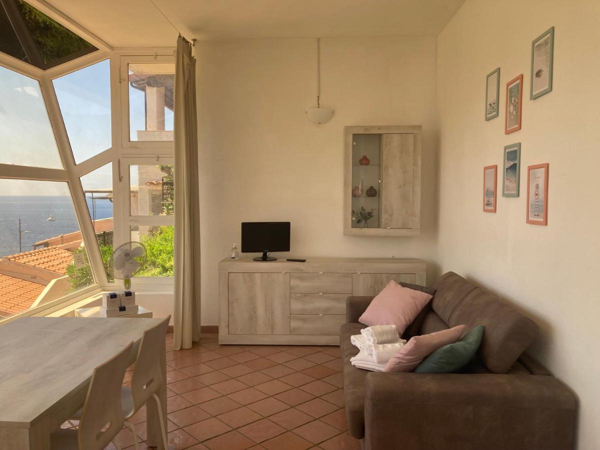 Vetrata sul mare - Housity