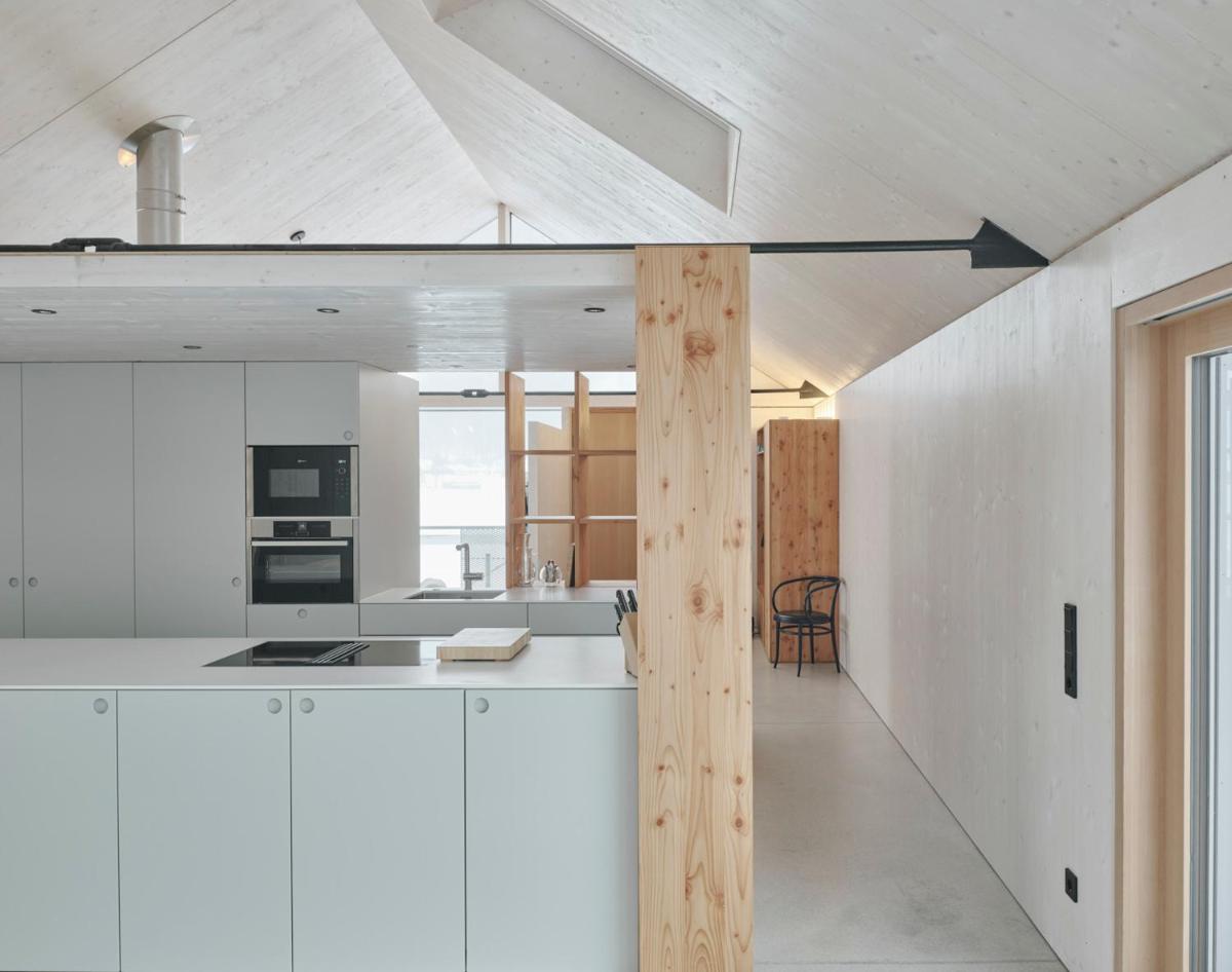 Urban Alpine Penthouse with Lake View - Housity