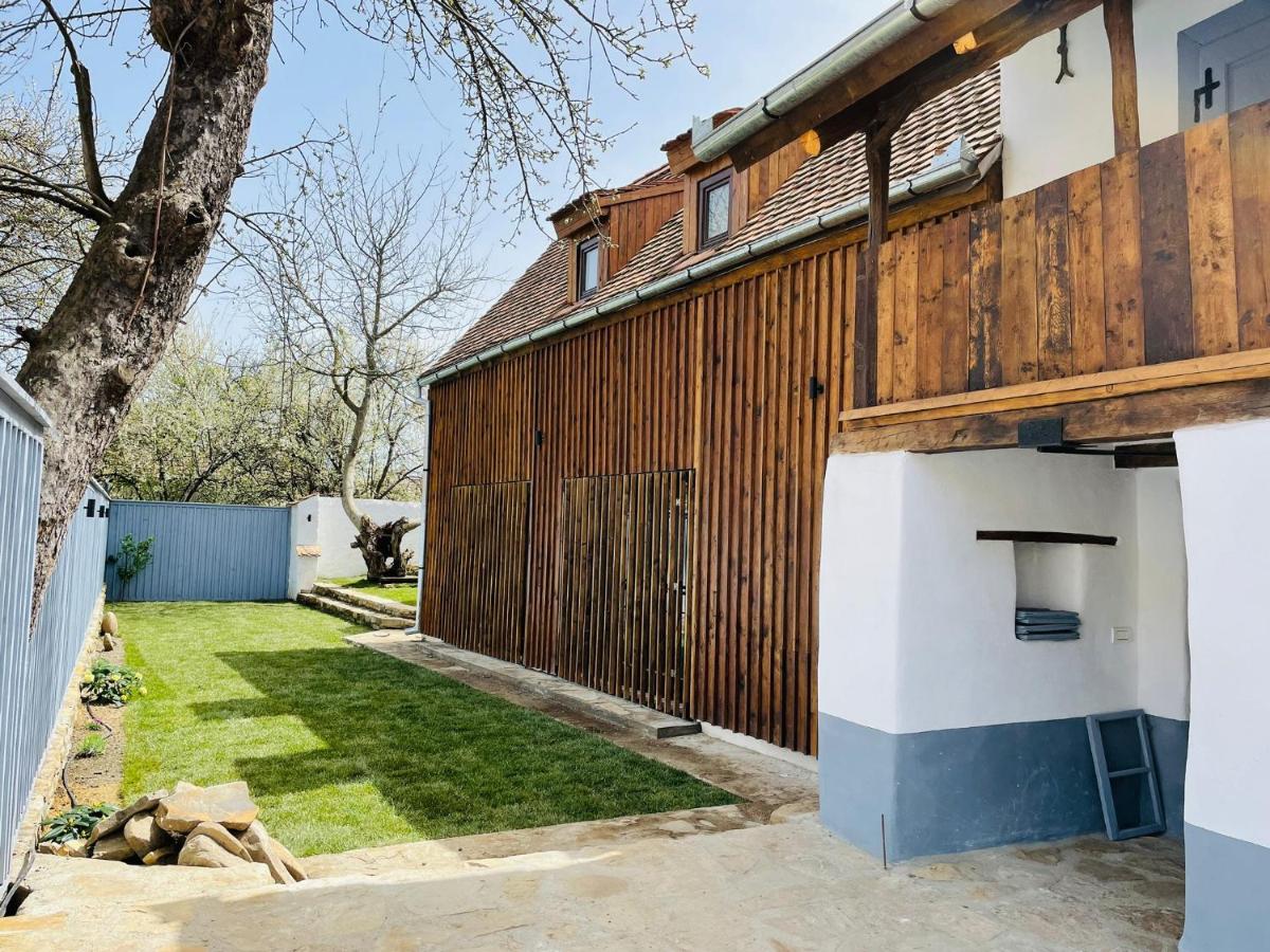 Casa Boierului Comanici - Housity