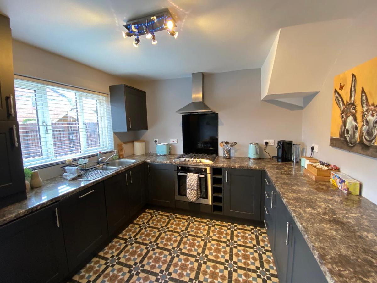 Tranquil 3 bedroom town house with Sky Glass - Housity
