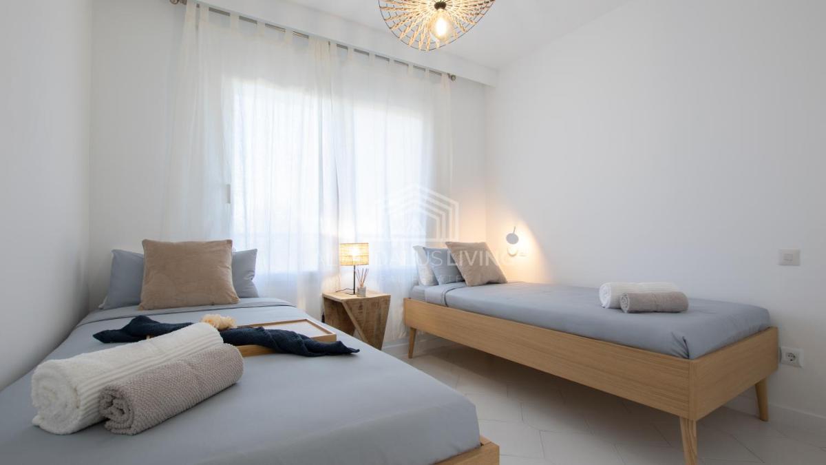 Open plan modern apartment with sea views in Miraflores, Mijas Costa - Housity