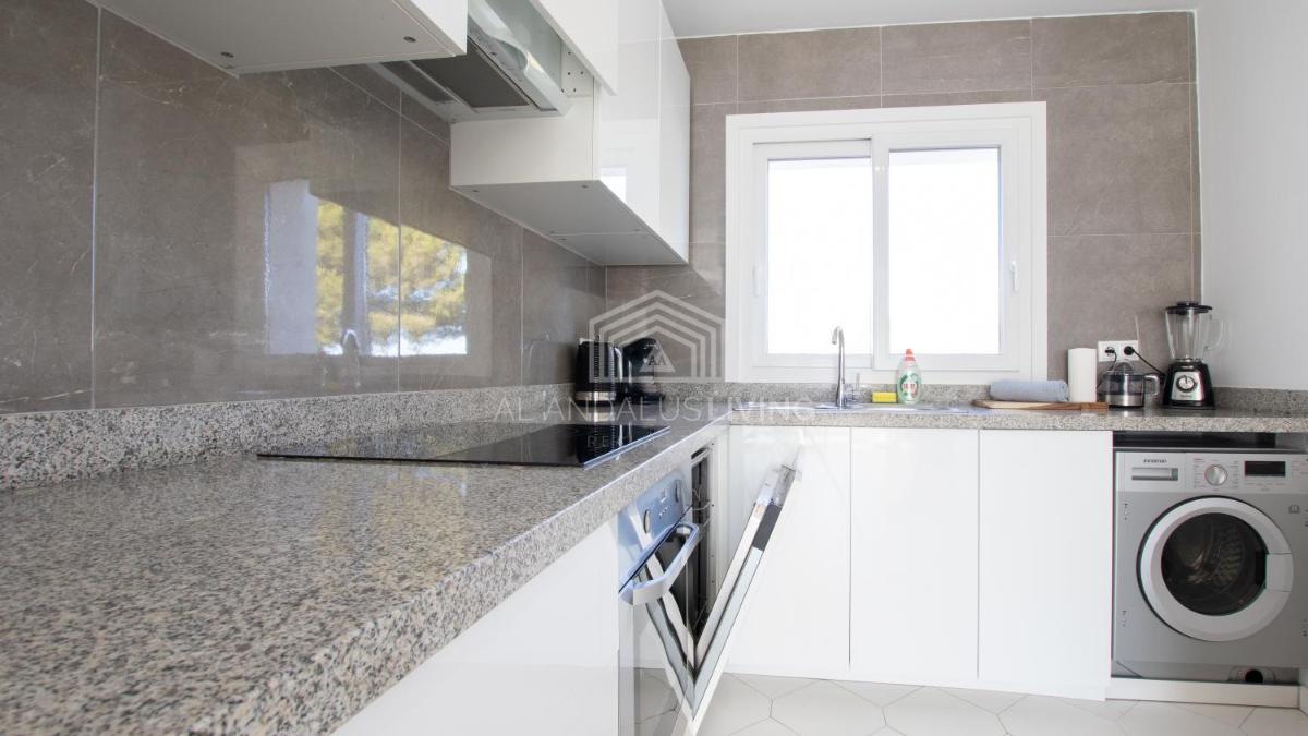 Open plan modern apartment with sea views in Miraflores, Mijas Costa - Housity