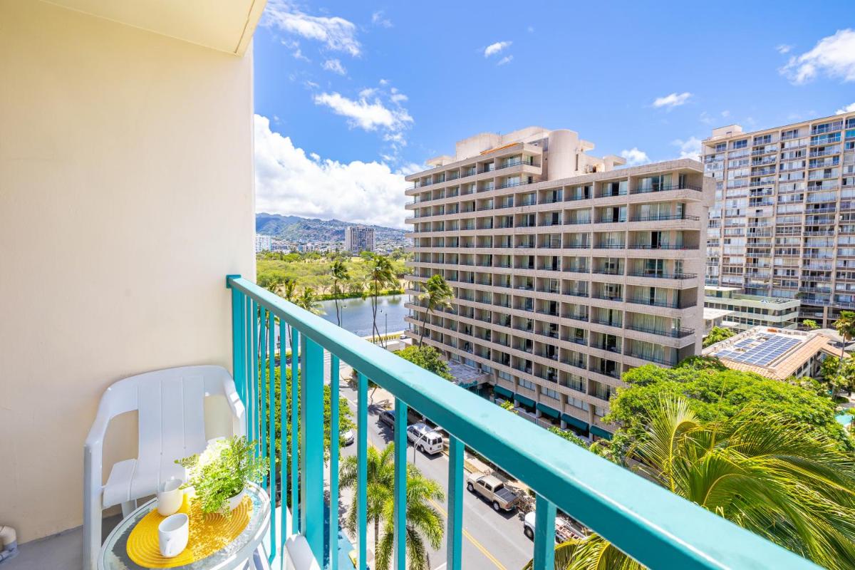 Cozy Waikiki Studio at Aqua Aloha Surf - Housity