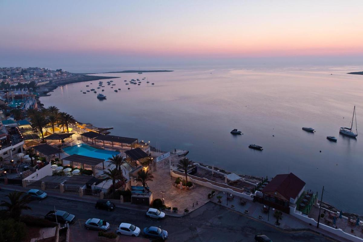 AX Sunny Coast Resort & Spa - Housity