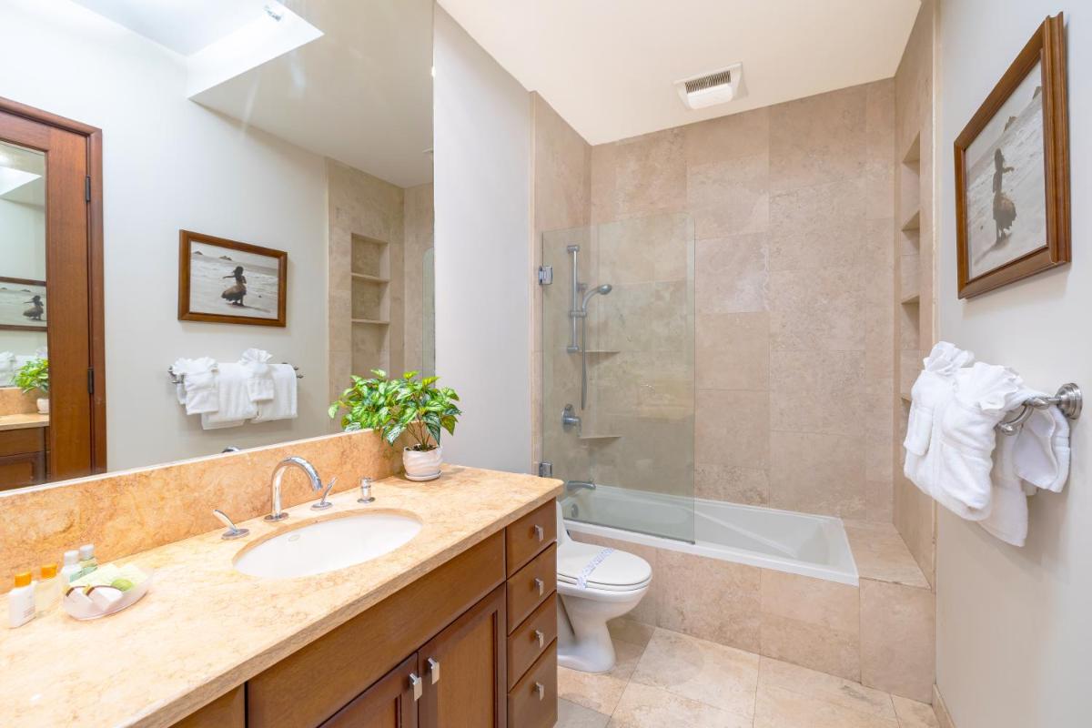Upscale Penthouse with Ocean Views - Free Parking - Housity