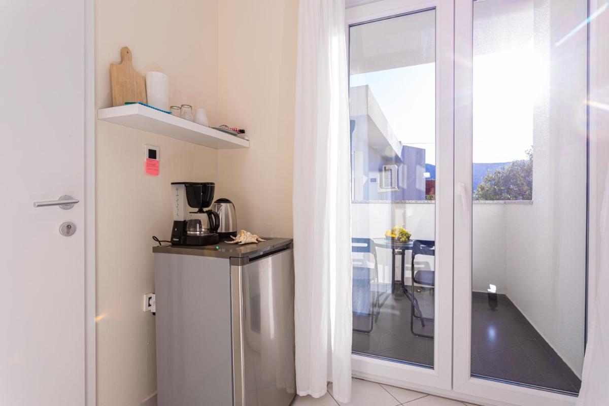 Room 2 D&D, Baska, no kitchen! - Housity