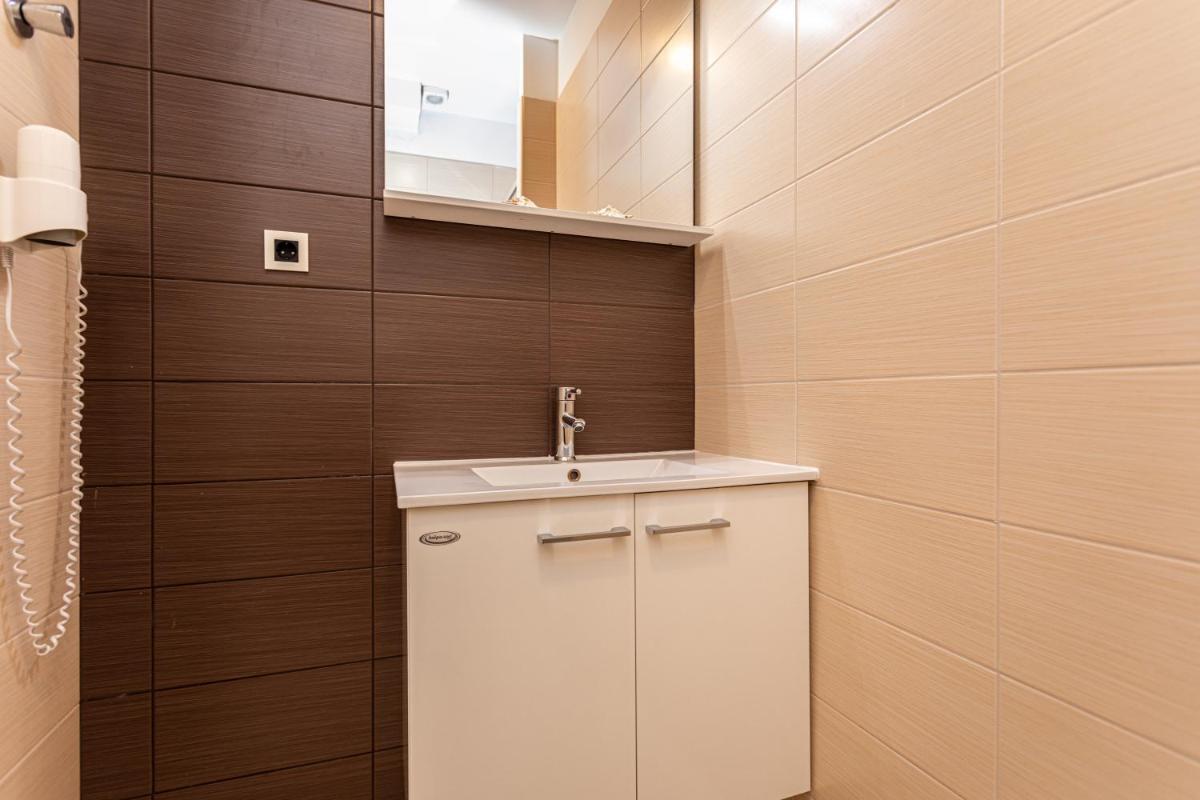 Room 2 D&D, Baska, no kitchen! - Housity