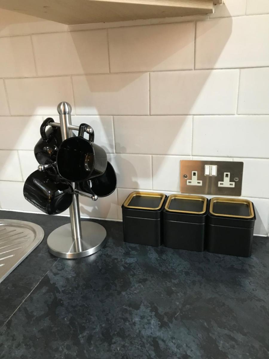 Apex Fox Street Apartment with Free Parking - Housity