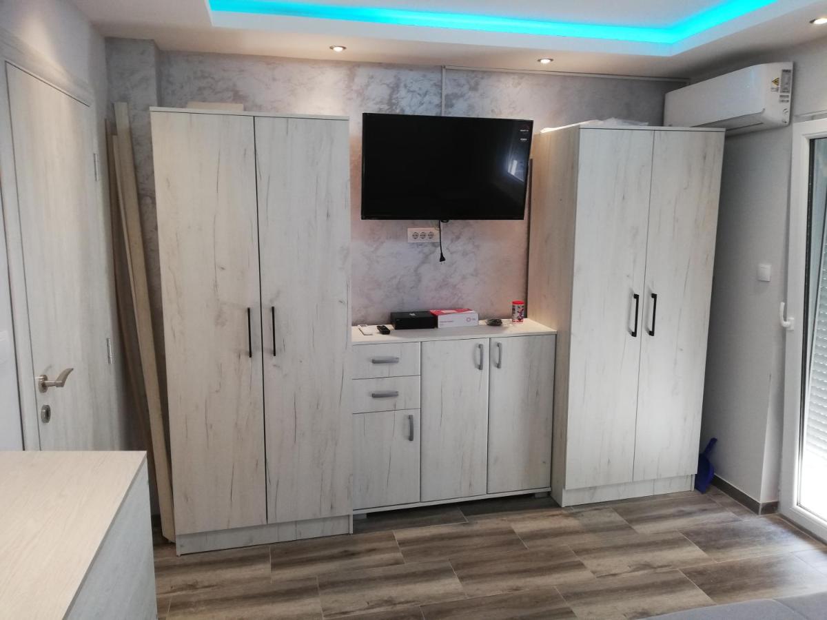 Extra Fruske - Housity
