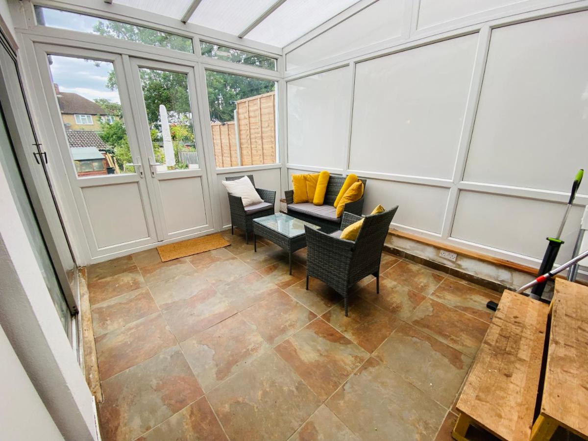 Cheerful 4 Bed House in Mill Hill - Housity