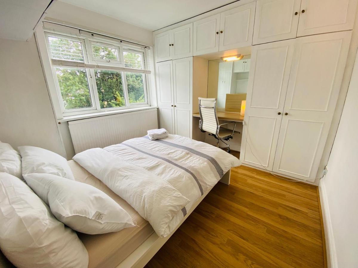 Cheerful 4 Bed House in Mill Hill - Housity