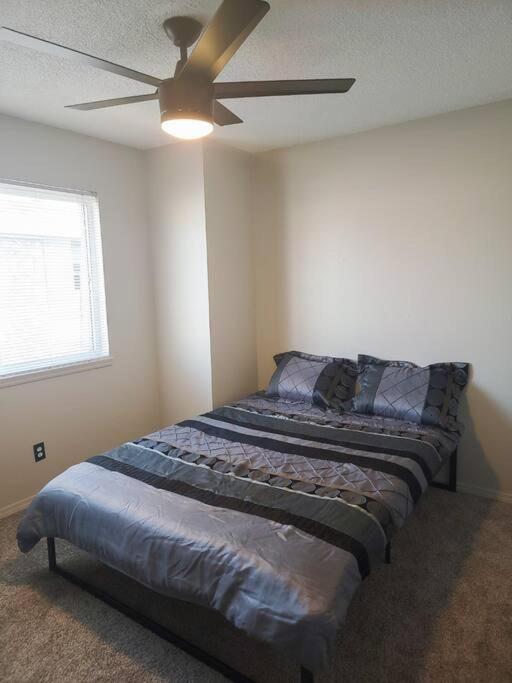 Gorgeous Spacious Condo Centrally located in OKC - Housity