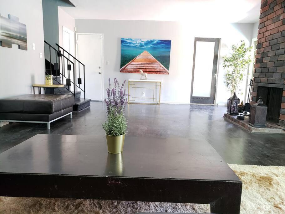 Heated pool House in the hills with great views - Housity