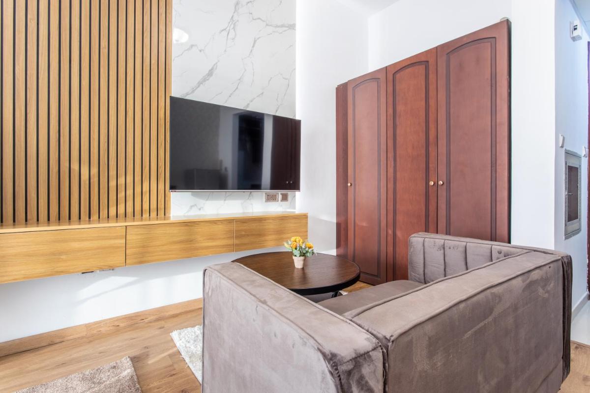 Live and experience a stunning Sea View Studio - Housity