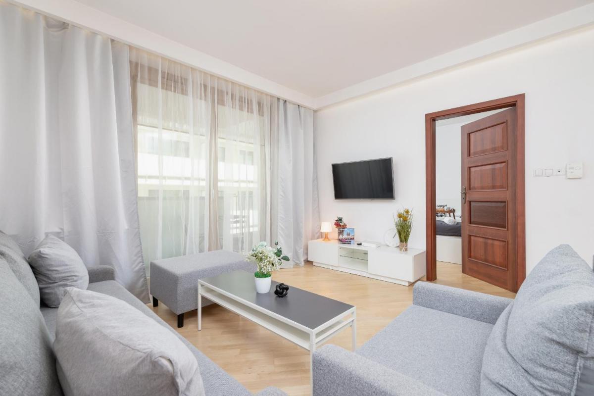 Angel Plaza Apartment Kraków by Renters - Housity