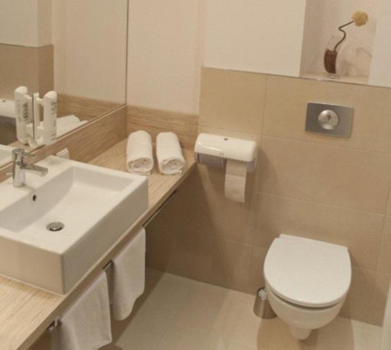 Hotel Vis A Vis - Housity