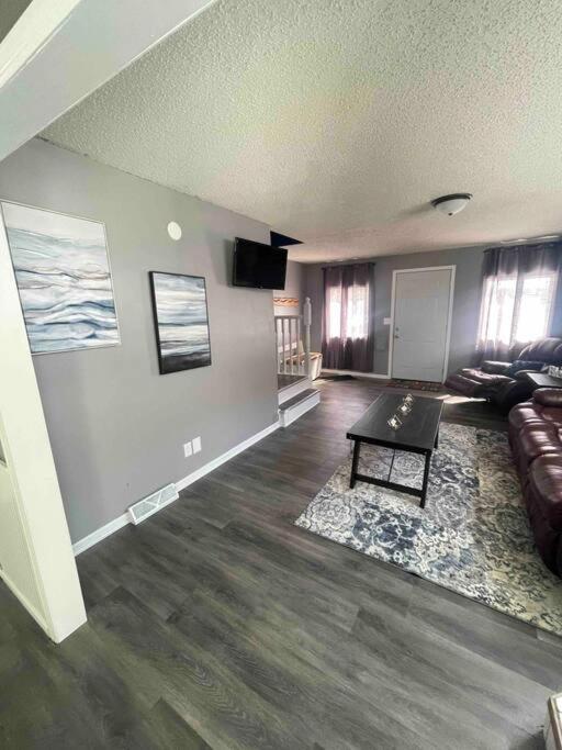 Comfortable 2 Bedroom Home in Historic Hibbing - Housity