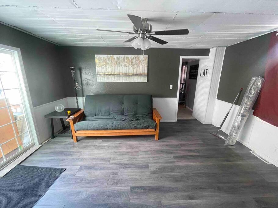 Comfortable 2 Bedroom Home in Historic Hibbing - Housity