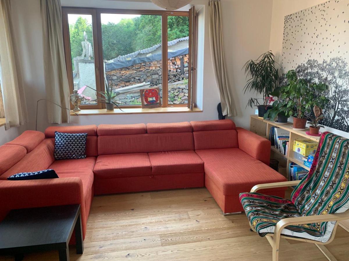 Cosy family house with garden, 12 min from the center - Housity