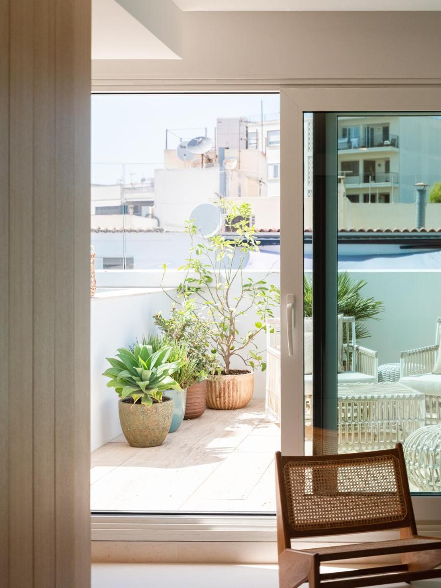 Un balcón o terraza de The Standard, Ibiza