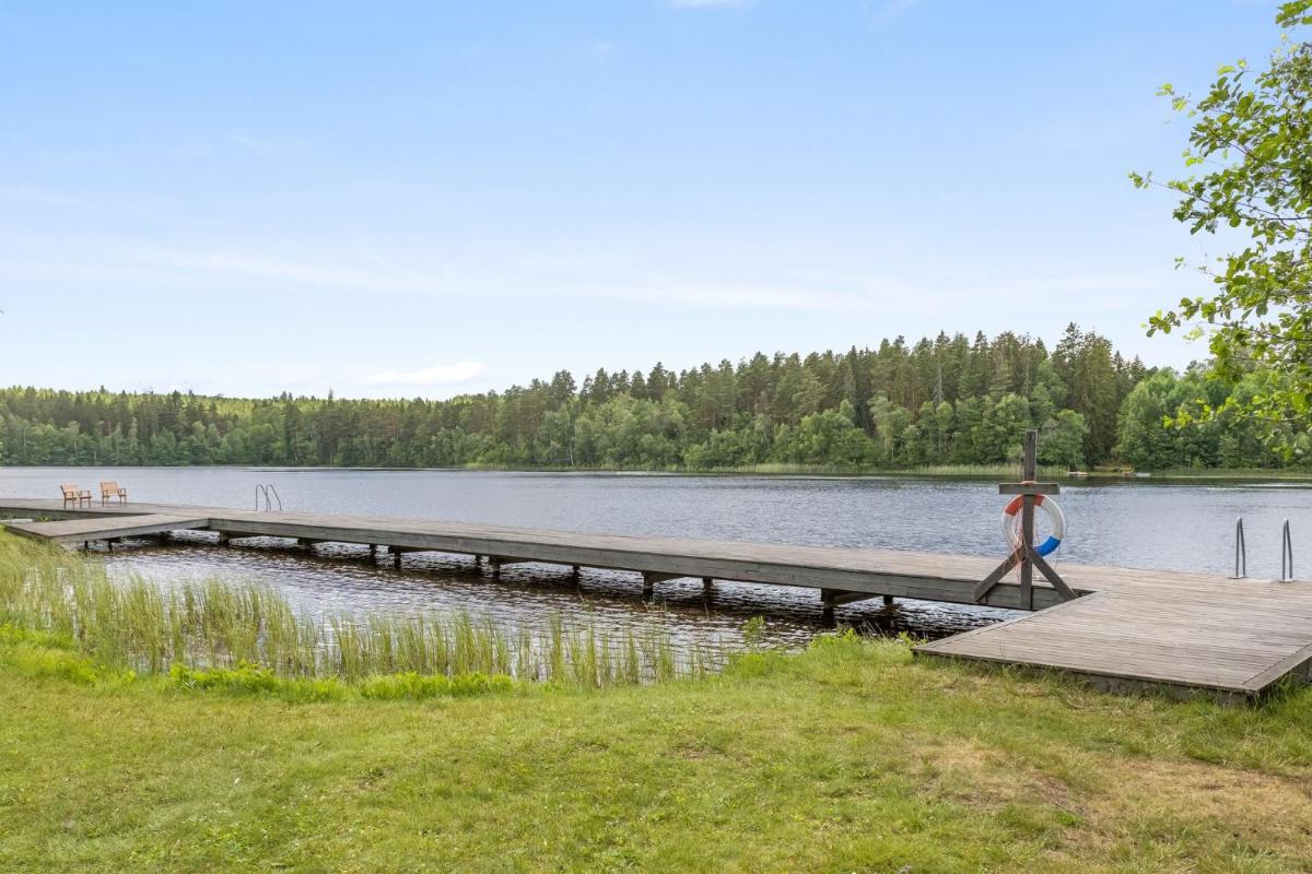Cozy cottage with proximity to lake with jetty - Housity