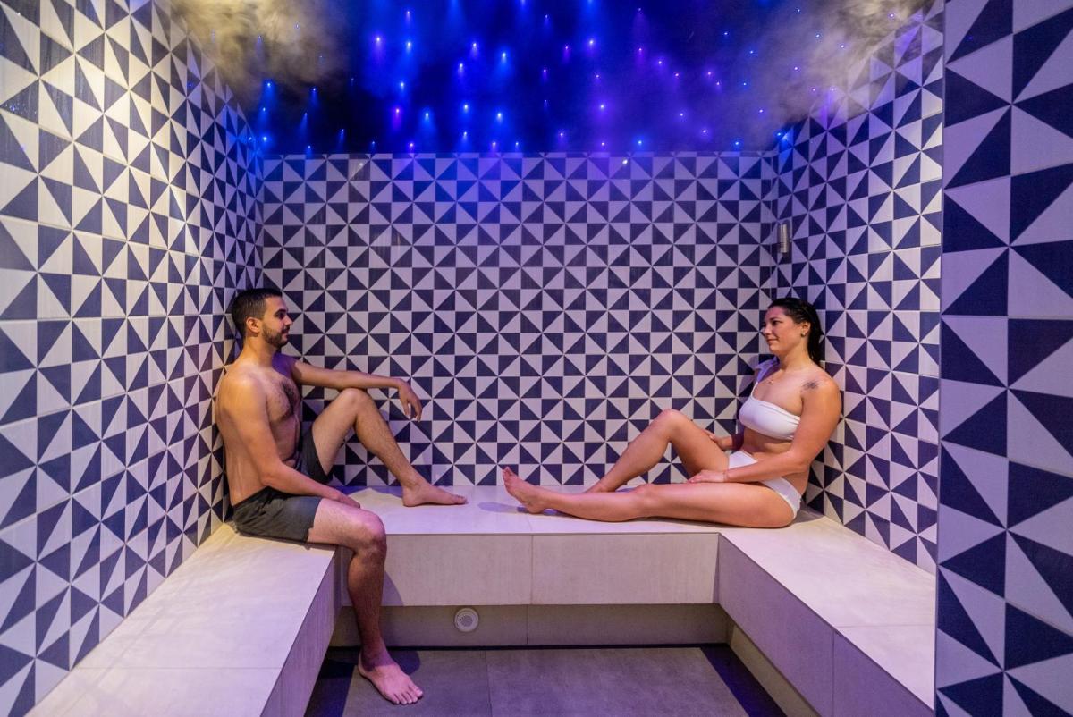 Clientes alojados en Neptuno Hotel & SPA 4 Sup
