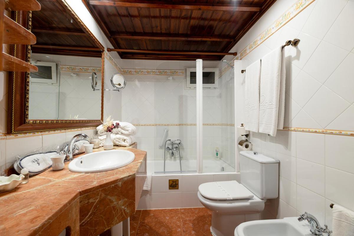 Un baño de Rigat Park & Spa Hotel - Adults Recommended
