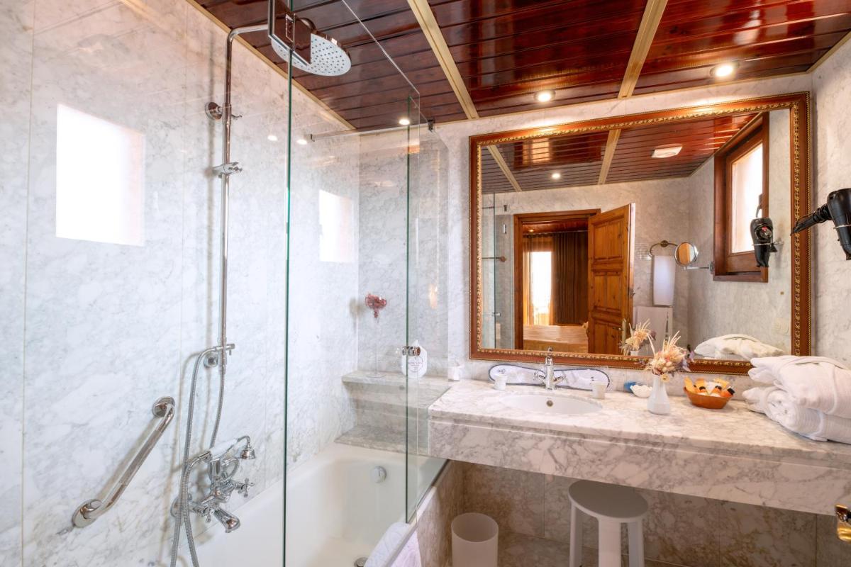 Un baño de Rigat Park & Spa Hotel - Adults Recommended