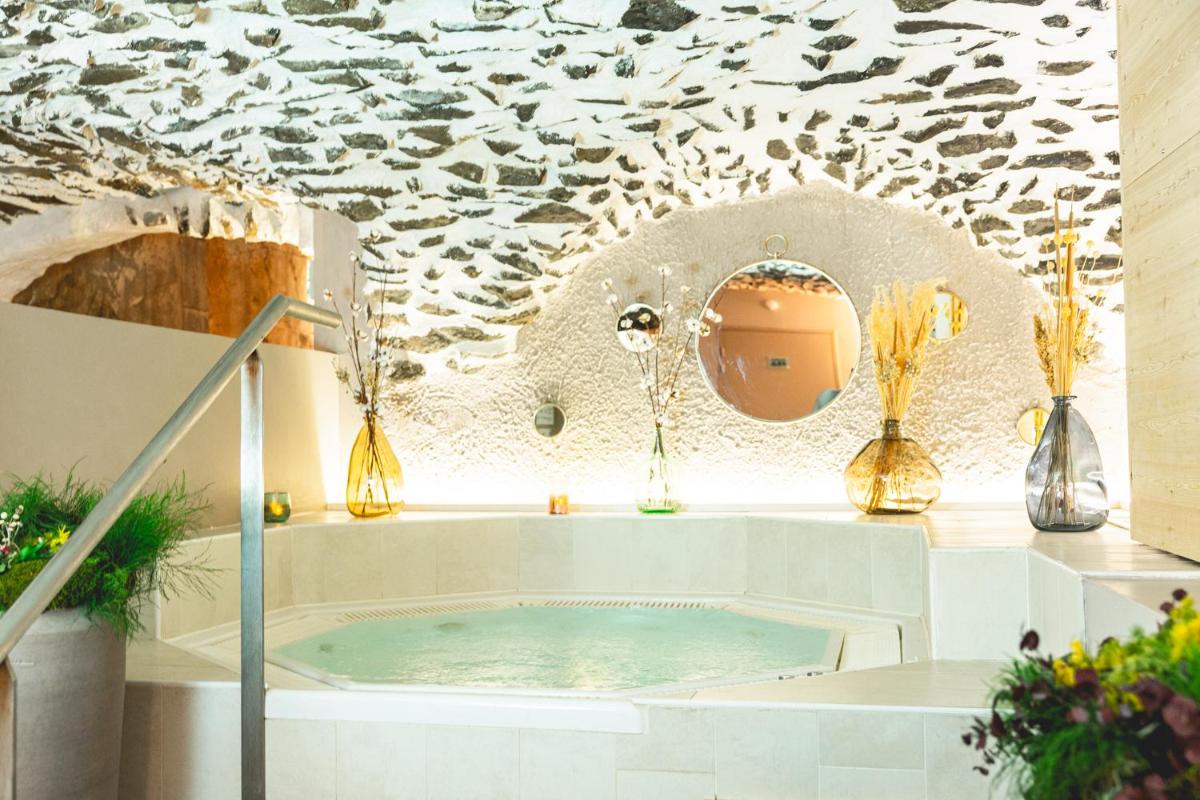 Le Grand Aigle, Friendly Hotel & Spa - Housity