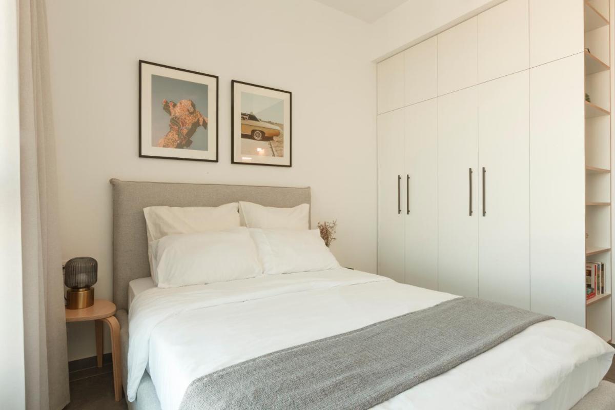 Suitetrails - AirTLV - Menachem Begin Apartment