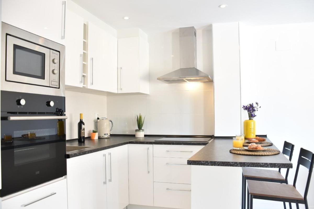 Myflats Deluxe Seafront - Housity