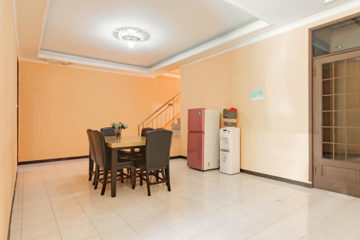 Shofy Guest House Mitra RedDoorz - Housity