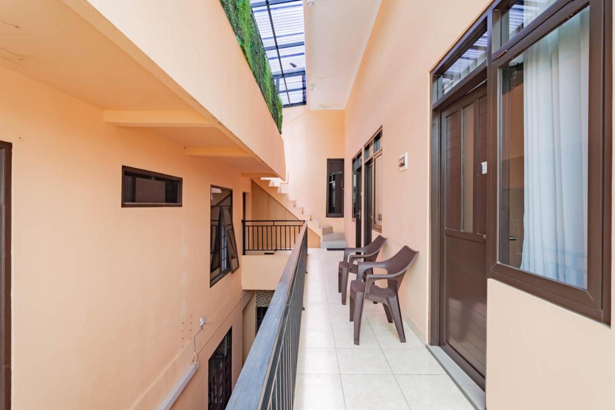Shofy Guest House Mitra RedDoorz - Housity