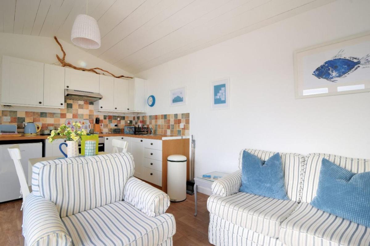 The Beach Hut - Housity