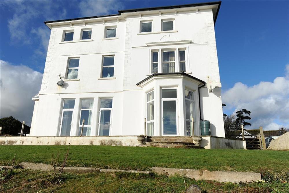 White Cliffs - Housity