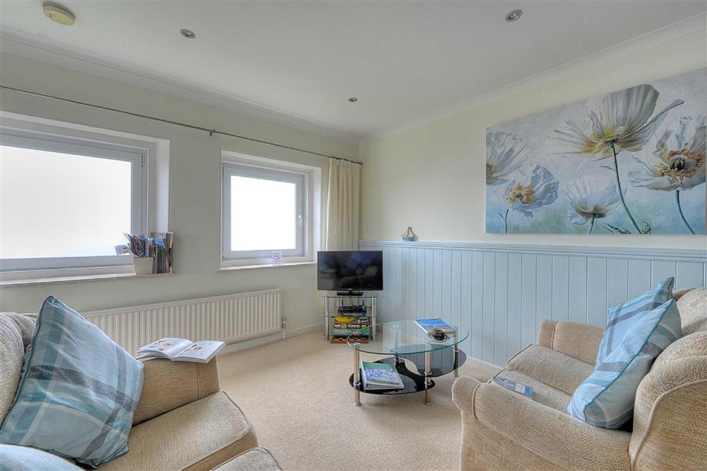 White Cliffs - Housity