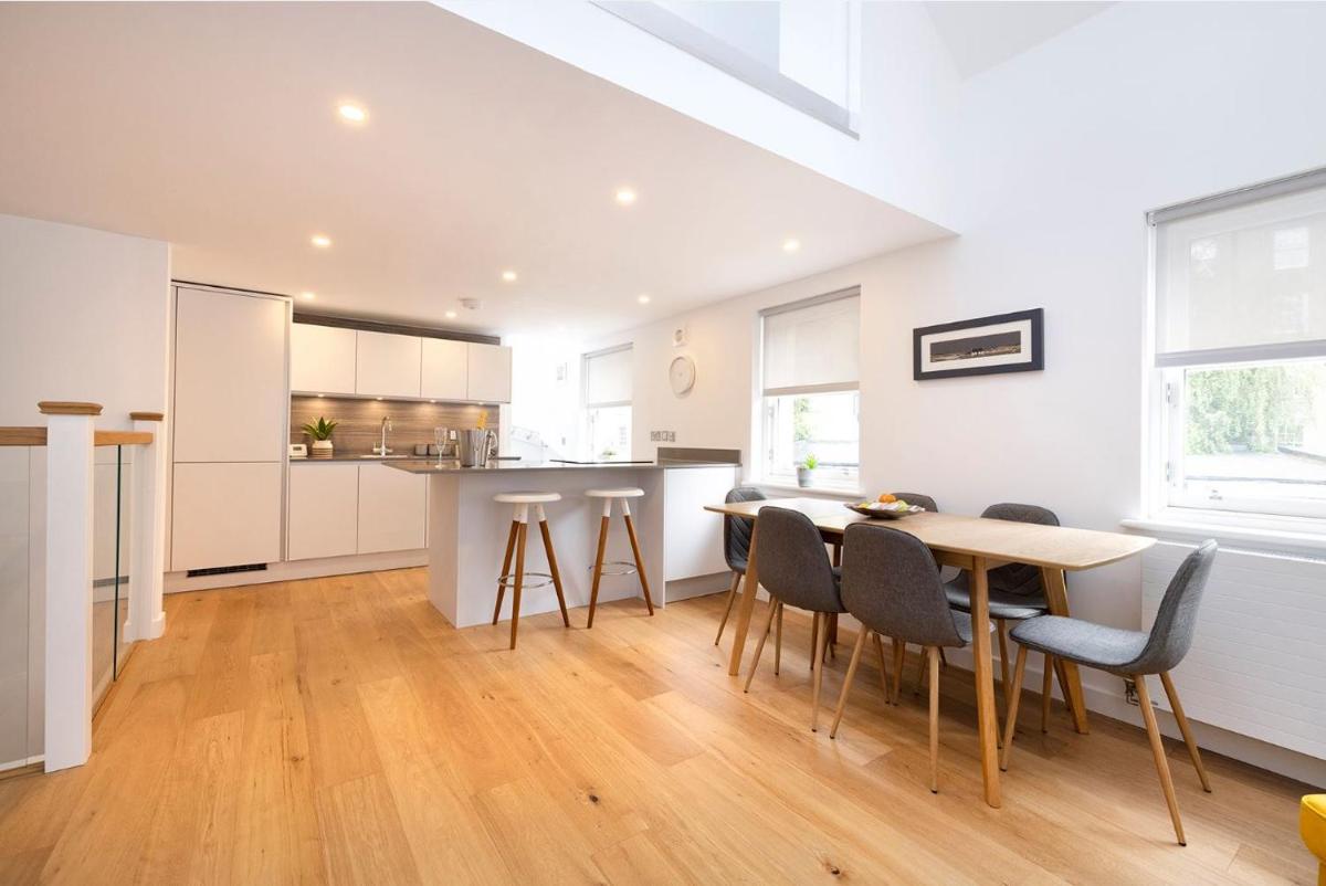 Edinburgh Modern 3-Storey 3-Bedroom City Apartment - Housity