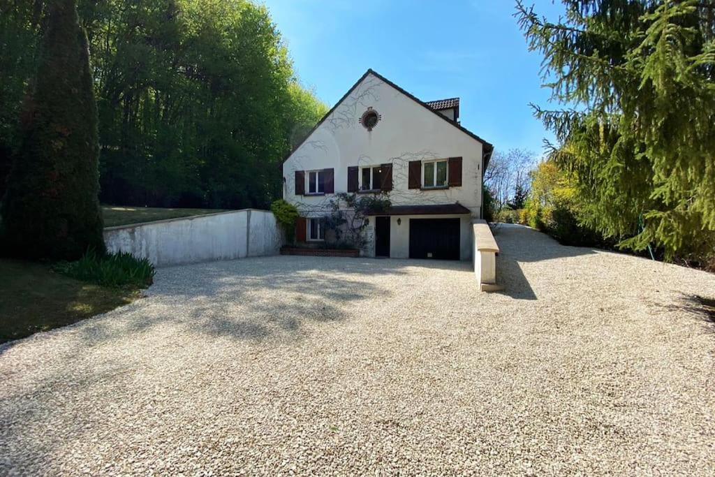 Villa de groupe à la campagne à 1 h 30 de Paris - Housity