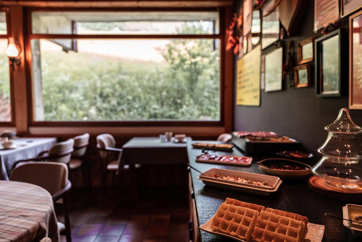 Coin salon dans l'établissement Les Cèdres - Hôtel - Restaurants - Spa