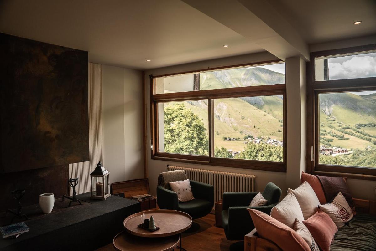 Coin salon dans l'établissement Les Cèdres - Hôtel - Restaurants - Spa
