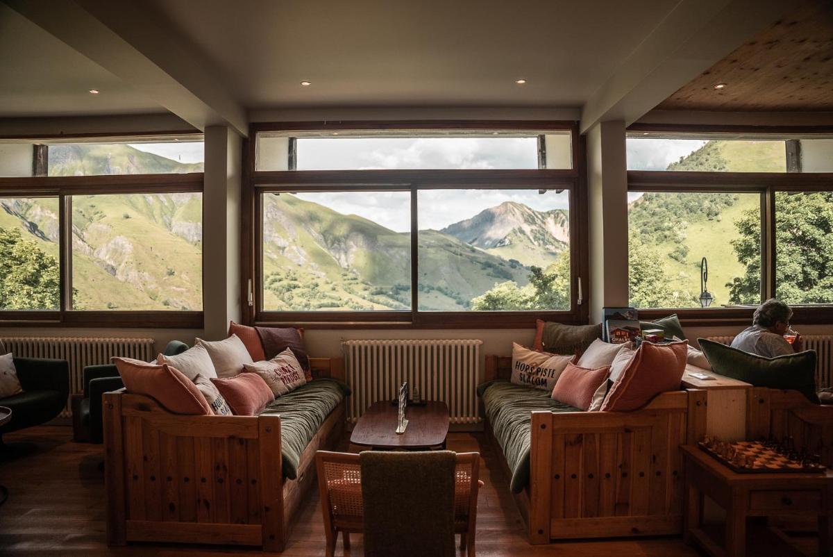 Vue générale sur la montagne ou vue sur la montagne depuis l'hôtel