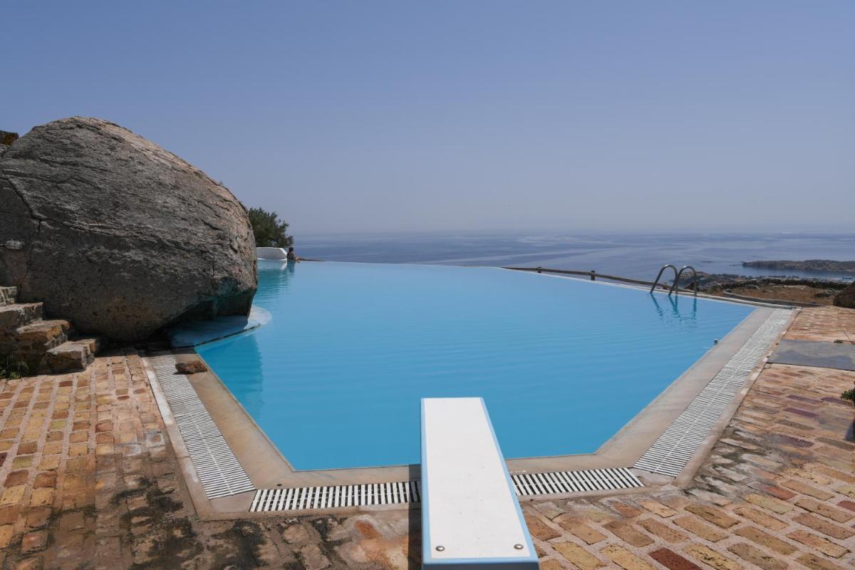 Rock Villa-Guest house by Neuvel - Housity