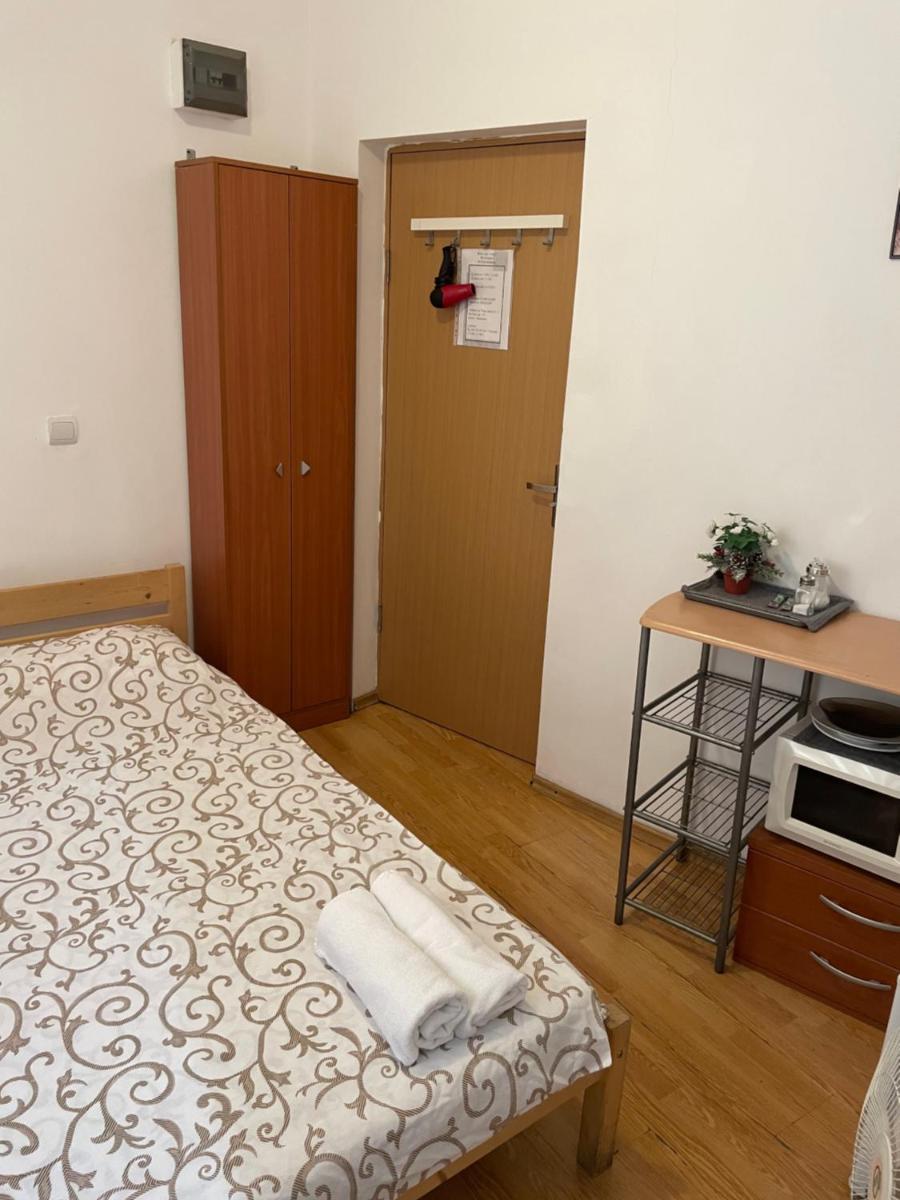 Studio Piata Amzei NR.1 (17 C) - Housity