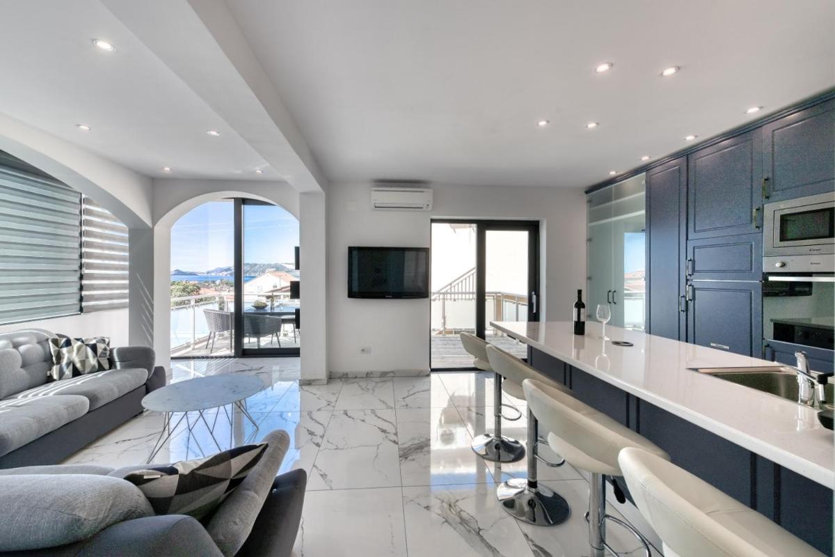 Suitetrails - Sunny View Apartment