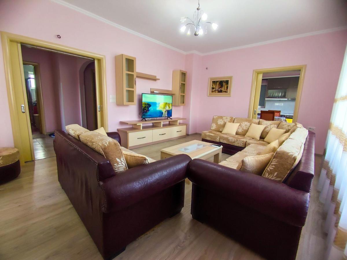 Cheerful 2 bedroom villa with free parking. - Housity